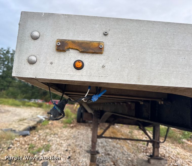 image for item DO2273 2000 Transcraft Eagle W2 flatbed trailer