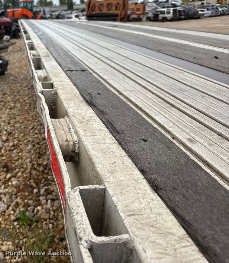 image for item DO2273 2000 Transcraft Eagle W2 flatbed trailer