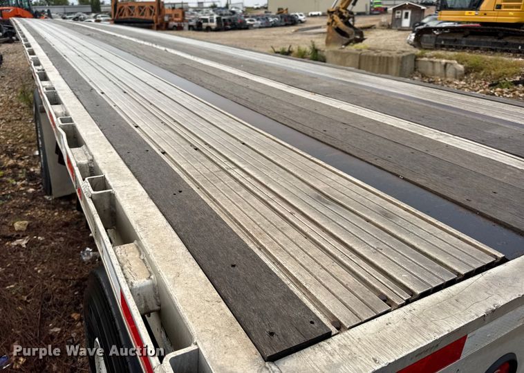 image for item DO2273 2000 Transcraft Eagle W2 flatbed trailer