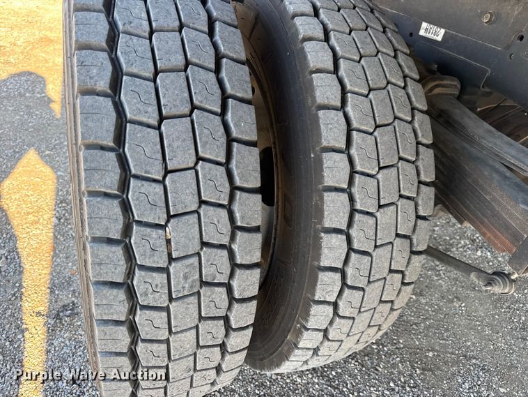 image for item DO2392 2012 Dodge Ram 5500 rollback truck