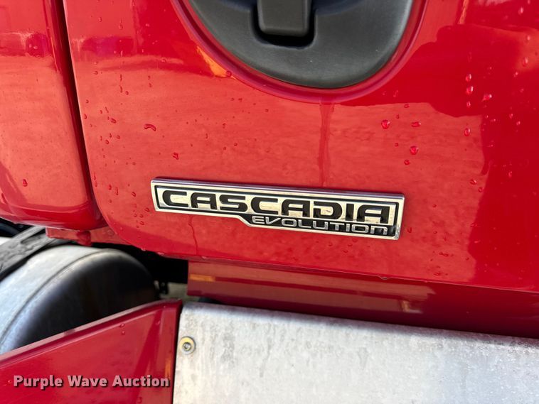 image for item DO2412 2015 Freightliner Cascadia Evolution semi truck