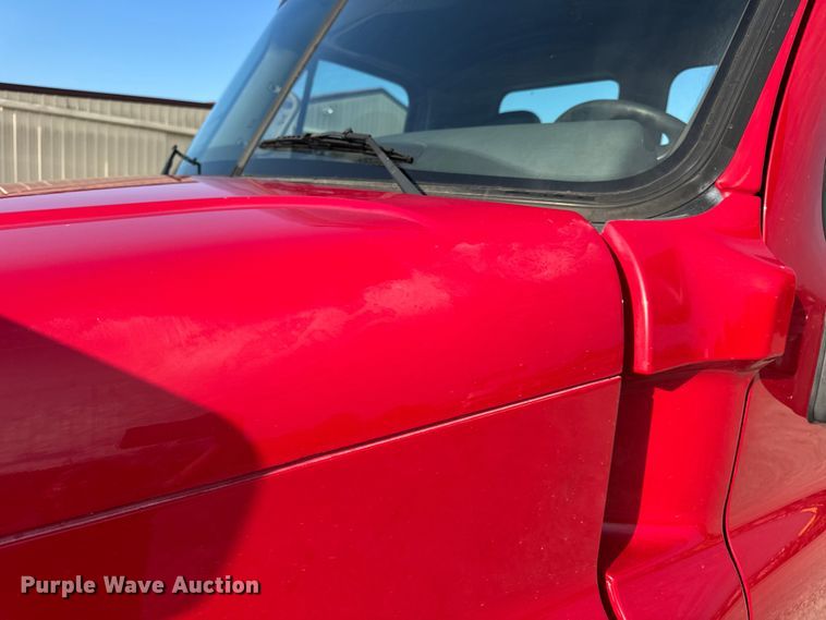 image for item DO2412 2015 Freightliner Cascadia Evolution semi truck