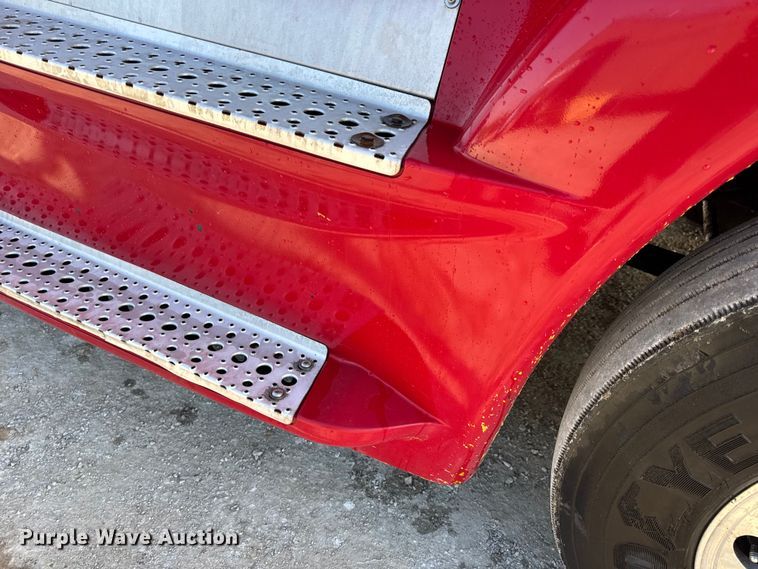 image for item DO2412 2015 Freightliner Cascadia Evolution semi truck