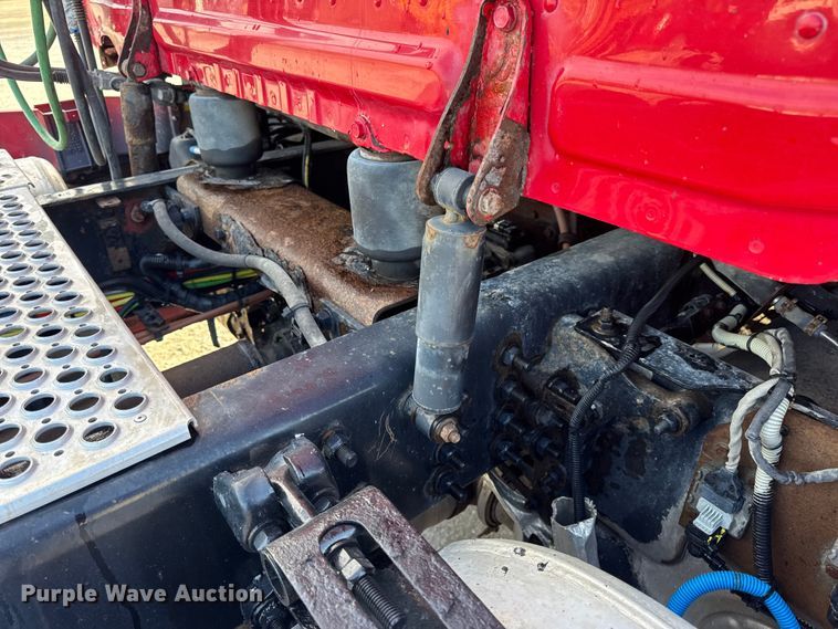 image for item DO2412 2015 Freightliner Cascadia Evolution semi truck