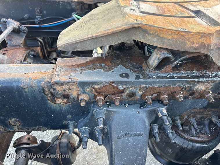 image for item DO2412 2015 Freightliner Cascadia Evolution semi truck