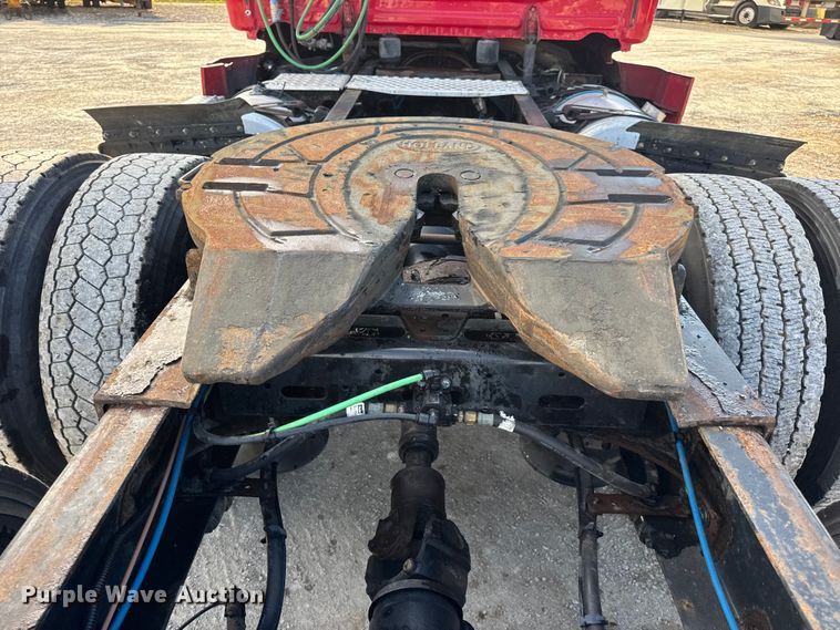 image for item DO2412 2015 Freightliner Cascadia Evolution semi truck