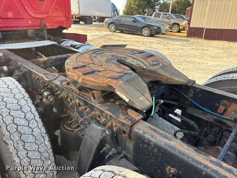 image for item DO2412 2015 Freightliner Cascadia Evolution semi truck