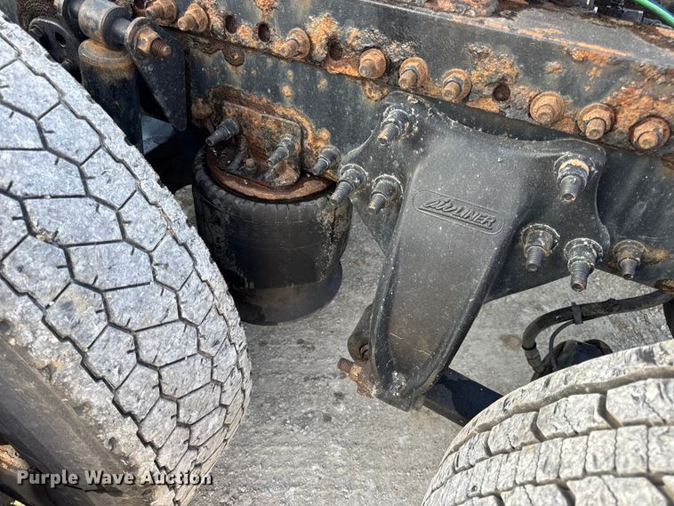 image for item DO2412 2015 Freightliner Cascadia Evolution semi truck