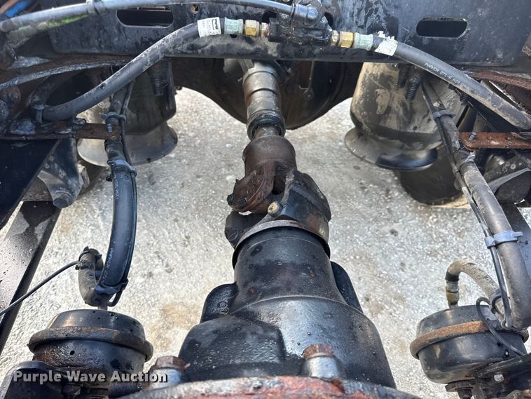 image for item DO2412 2015 Freightliner Cascadia Evolution semi truck