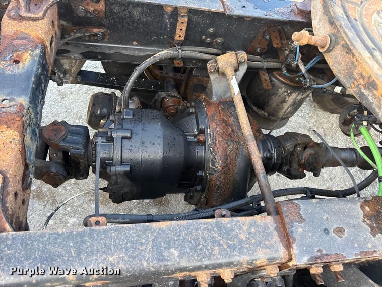 image for item DO2412 2015 Freightliner Cascadia Evolution semi truck