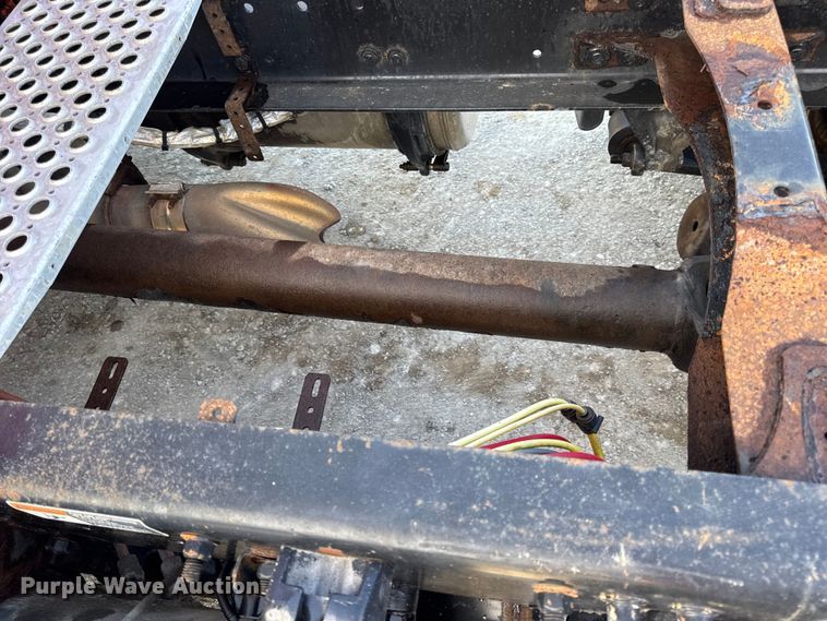 image for item DO2412 2015 Freightliner Cascadia Evolution semi truck