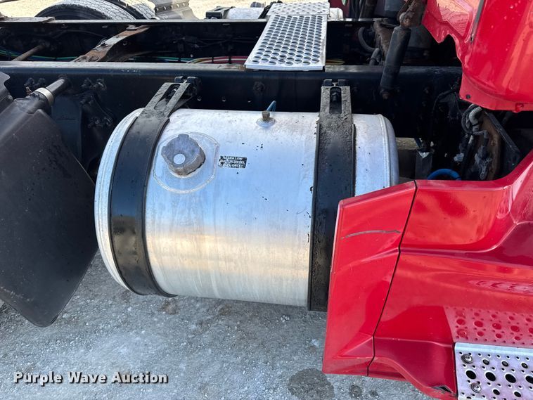 image for item DO2412 2015 Freightliner Cascadia Evolution semi truck