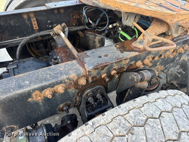 image for item DO2412 2015 Freightliner Cascadia Evolution semi truck