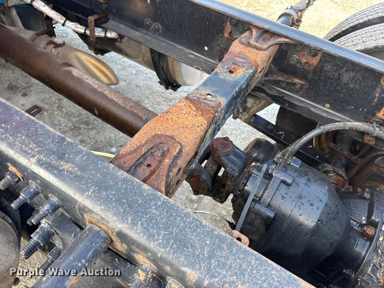 image for item DO2412 2015 Freightliner Cascadia Evolution semi truck