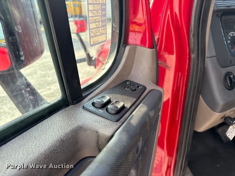 image for item DO2412 2015 Freightliner Cascadia Evolution semi truck