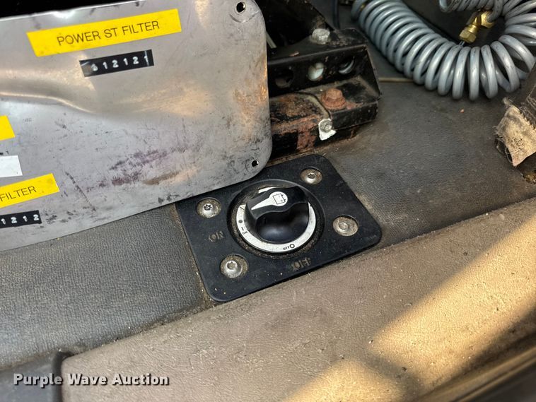 image for item DO2412 2015 Freightliner Cascadia Evolution semi truck