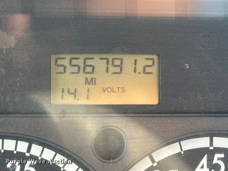 image for item DO2412 2015 Freightliner Cascadia Evolution semi truck