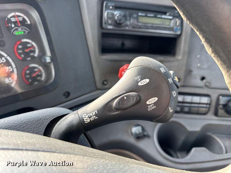 image for item DO2412 2015 Freightliner Cascadia Evolution semi truck