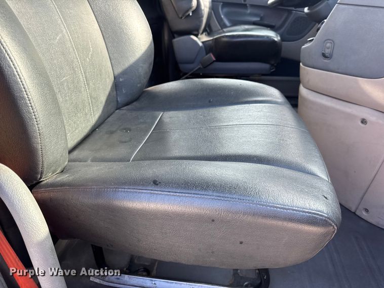 image for item DO2412 2015 Freightliner Cascadia Evolution semi truck