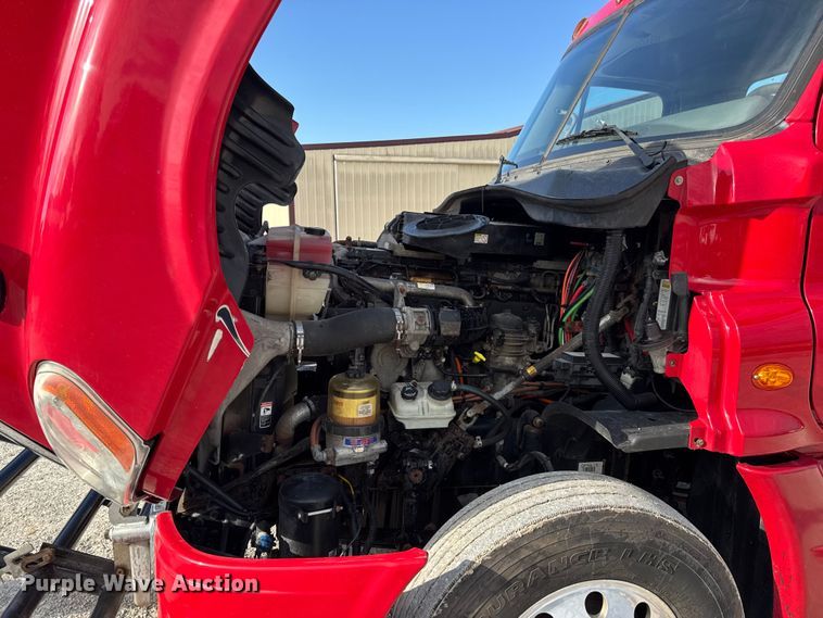 image for item DO2412 2015 Freightliner Cascadia Evolution semi truck