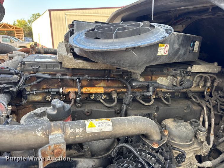 image for item DO2412 2015 Freightliner Cascadia Evolution semi truck