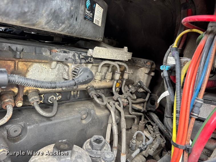 image for item DO2412 2015 Freightliner Cascadia Evolution semi truck