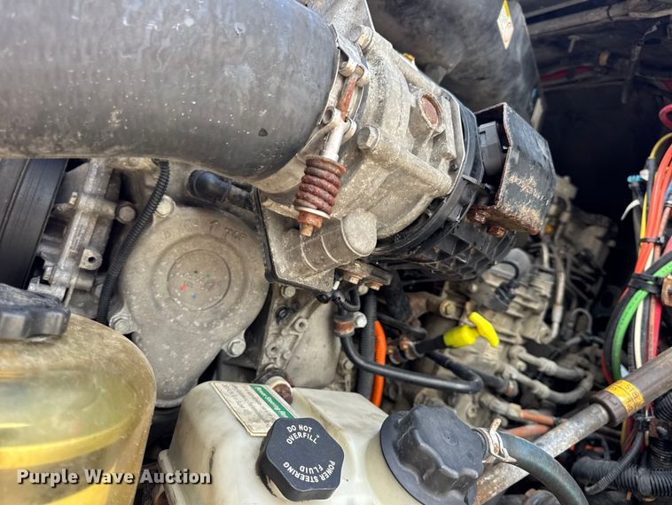 image for item DO2412 2015 Freightliner Cascadia Evolution semi truck