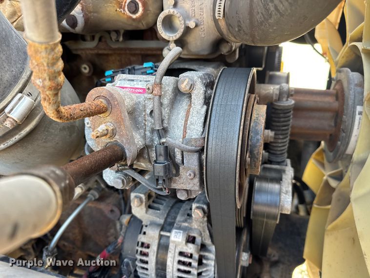 image for item DO2412 2015 Freightliner Cascadia Evolution semi truck