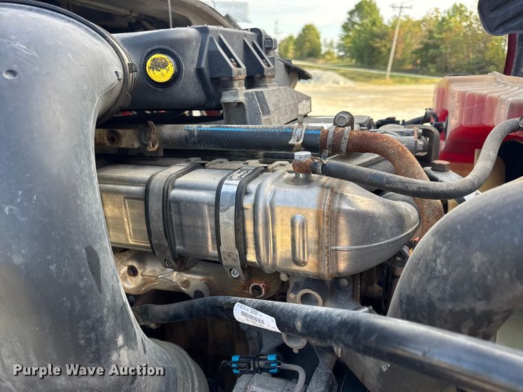 image for item DO2412 2015 Freightliner Cascadia Evolution semi truck