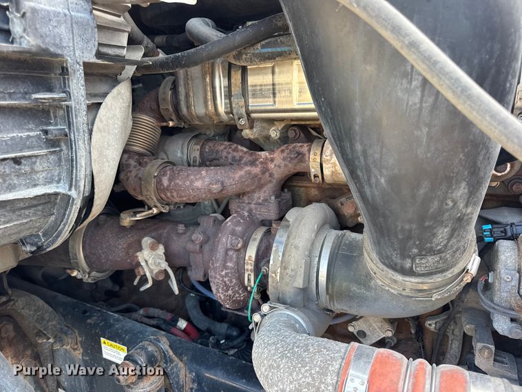 image for item DO2412 2015 Freightliner Cascadia Evolution semi truck