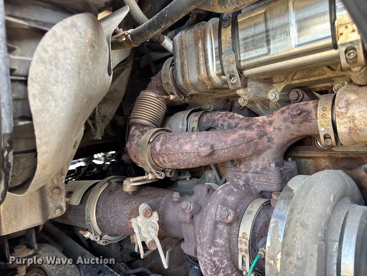 image for item DO2412 2015 Freightliner Cascadia Evolution semi truck