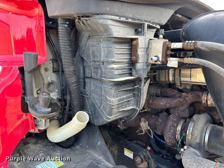 image for item DO2412 2015 Freightliner Cascadia Evolution semi truck