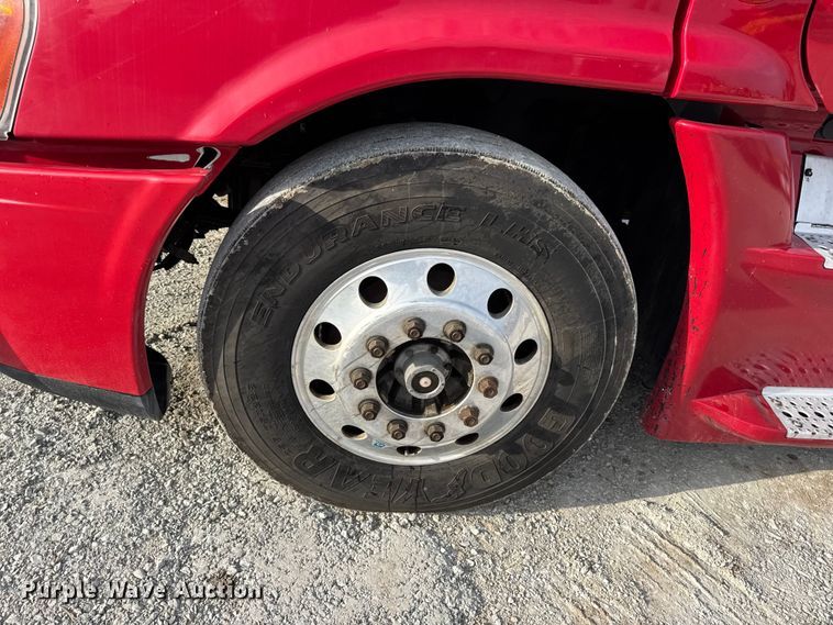 image for item DO2412 2015 Freightliner Cascadia Evolution semi truck