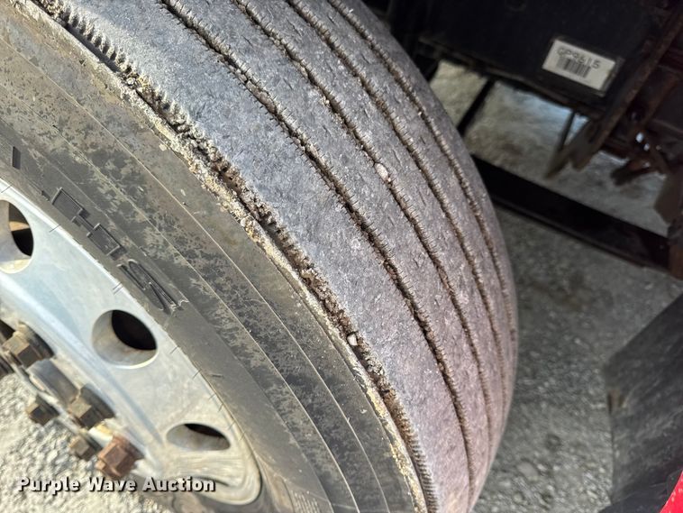 image for item DO2412 2015 Freightliner Cascadia Evolution semi truck