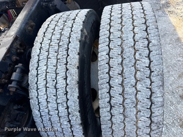 image for item DO2412 2015 Freightliner Cascadia Evolution semi truck