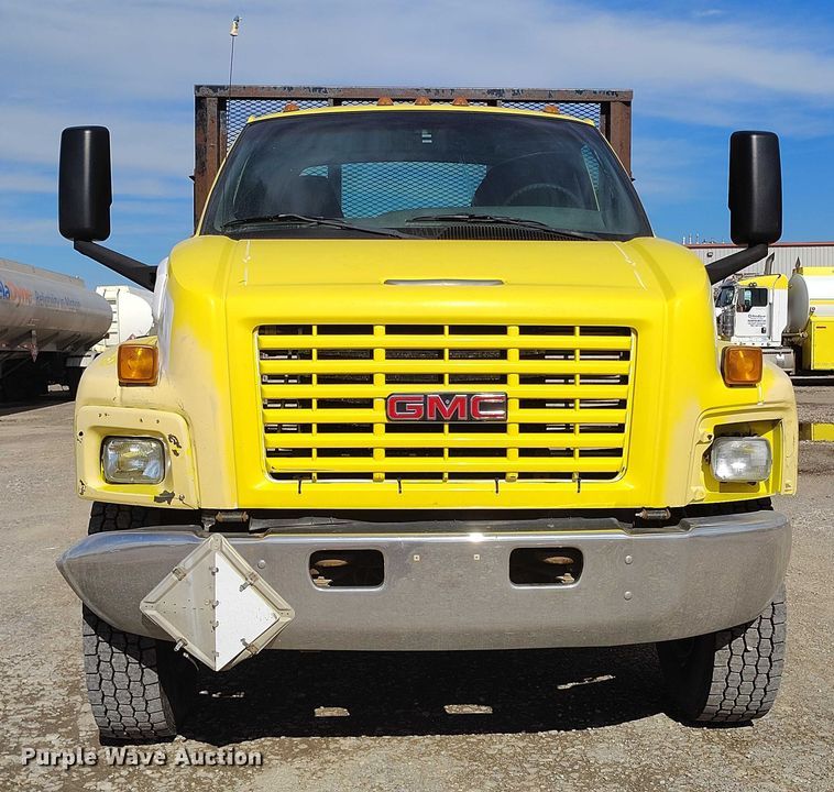 image for item DP5059 2007 GMC C6500 flatbed truck