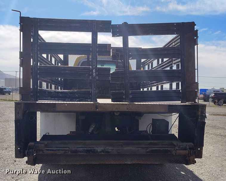 image for item DP5059 2007 GMC C6500 flatbed truck