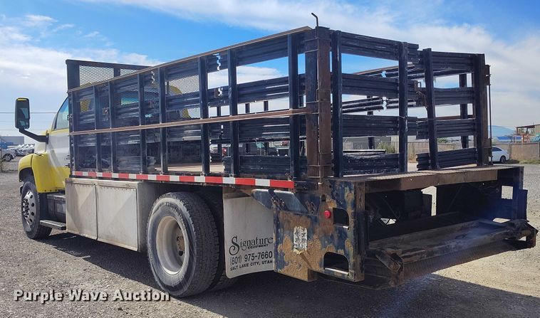 image for item DP5059 2007 GMC C6500 flatbed truck