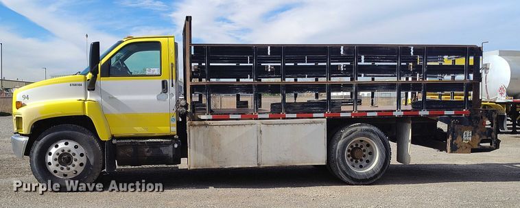 image for item DP5059 2007 GMC C6500 flatbed truck