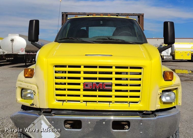 image for item DP5059 2007 GMC C6500 flatbed truck