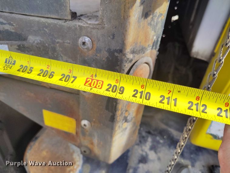 image for item DP5059 2007 GMC C6500 flatbed truck