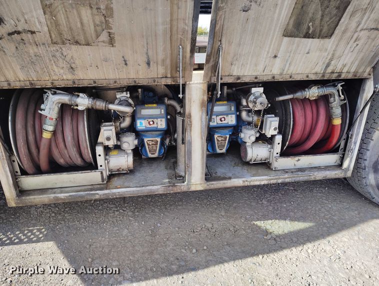 image for item DP5059 2007 GMC C6500 flatbed truck