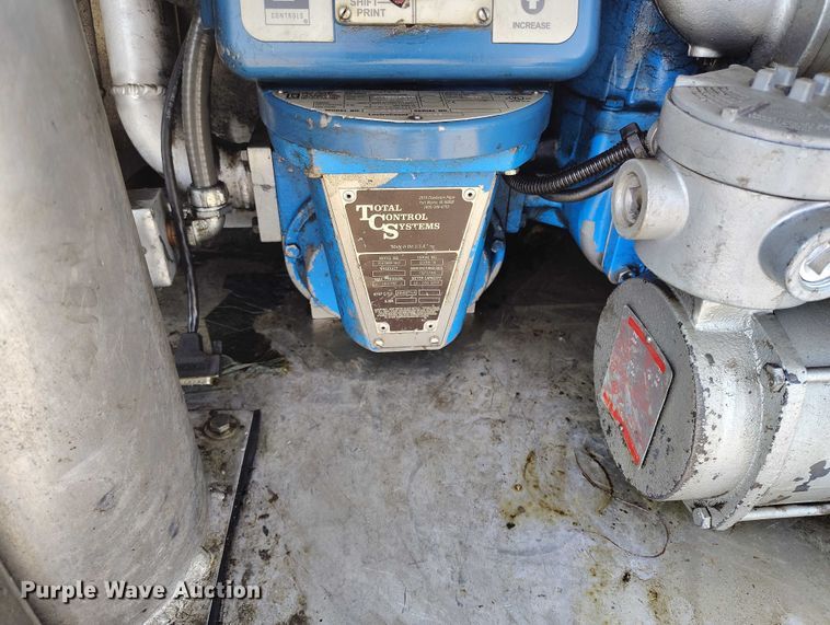 image for item DP5059 2007 GMC C6500 flatbed truck