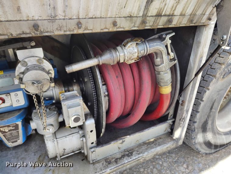 image for item DP5059 2007 GMC C6500 flatbed truck