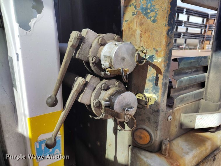 image for item DP5059 2007 GMC C6500 flatbed truck