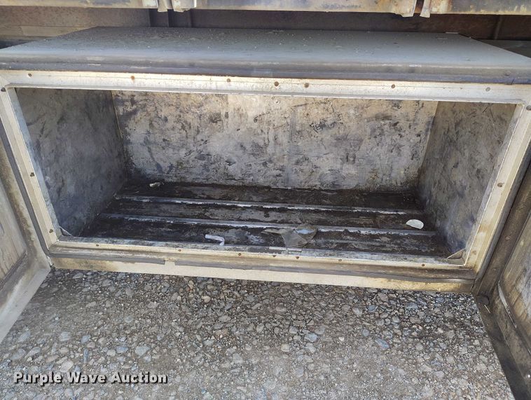 image for item DP5059 2007 GMC C6500 flatbed truck