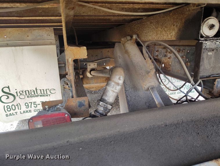 image for item DP5059 2007 GMC C6500 flatbed truck