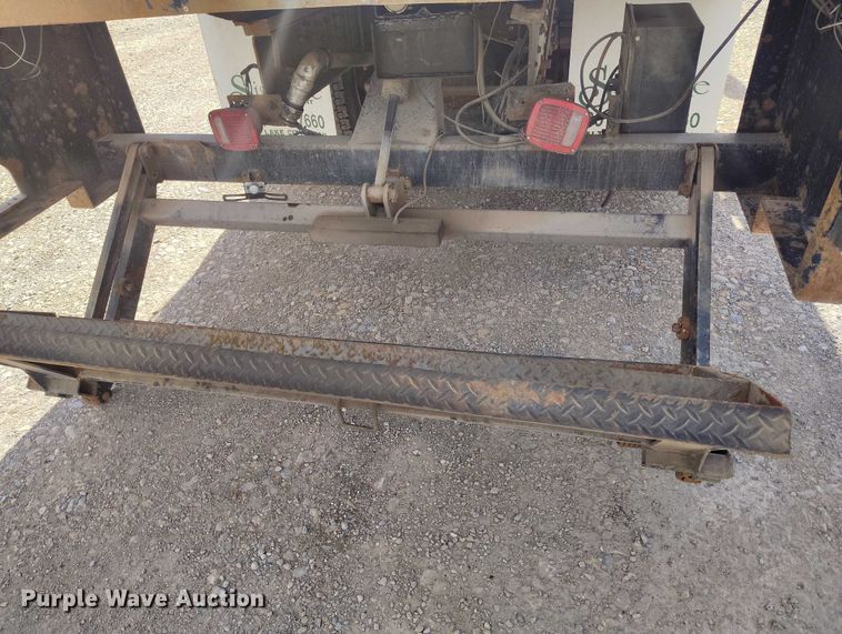 image for item DP5059 2007 GMC C6500 flatbed truck