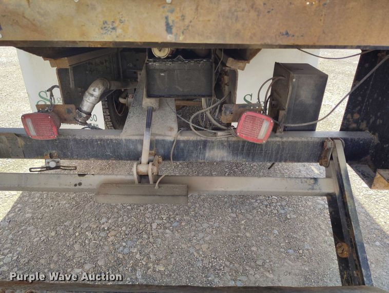 image for item DP5059 2007 GMC C6500 flatbed truck