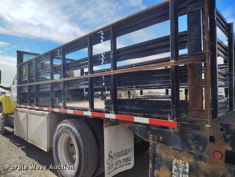 image for item DP5059 2007 GMC C6500 flatbed truck